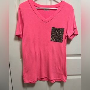 Cute pink top with leopard pocket